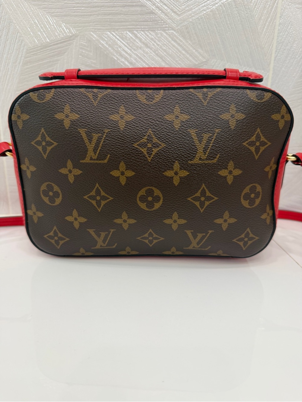 Authentic Louis Vuitton LV Saintonge Monogram Crossbody Handbag - Incl Dustbag - Picture 4 of 15